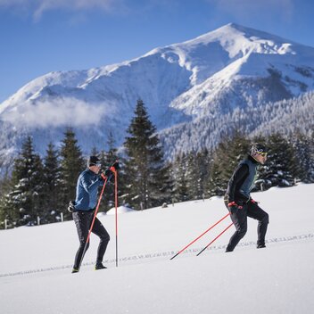 Juian Eberhard with participant | © Philip Platzer |  Philip Platzer