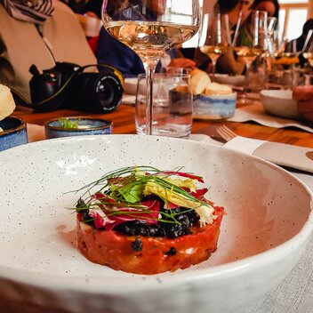 Beef tartare im Restaurant dreizehn by Gauster | Gabriele Grandl | © Busreisen Steiermark