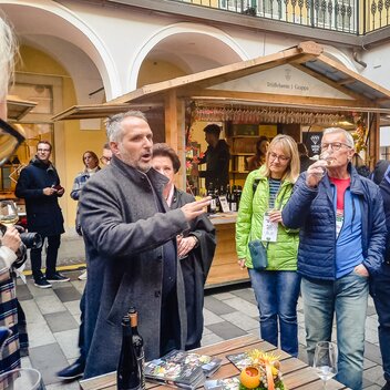 Verkostung am Trüffelmarkt im Paradeishof Graz | Gabriele Grandl | © Busreisen Steiermark