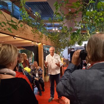 Gespräch mit Josef Zotter in der Schokoladenmanufaktur | Gabriele Grandl | © Busreisen Steiermark