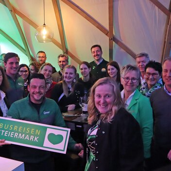 Abendessen am Steiermark Frühling im eleganten Zelt der Erlebnisregion Erzberg-Leoben | L. Stranz | © Busreisen Steiermark