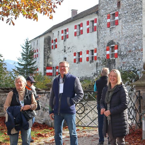 Sonniges Herbstwetter beim Empfang auf Burg Strechau | © Busreisen Steiermark | Barbara Friedinger | © Busreisen Steiermark