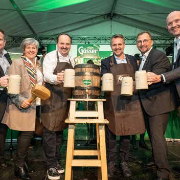 Gösser Bieranstich am Jubiläumsabend 25 Jahre Busreisen Steiermark | Jesse Streibl | © STG