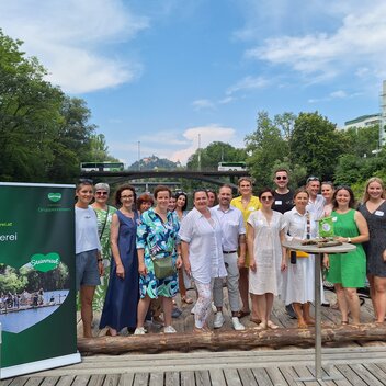 Gruppenfoto am Floß | © Gruppenreisen Steiermark