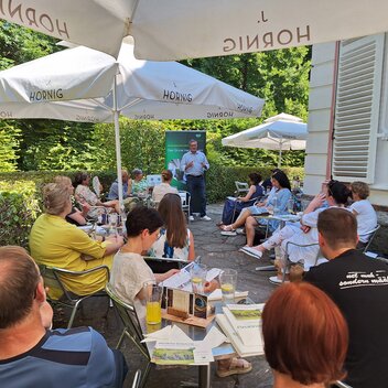 Auftakt beim Pavillon im Schlosspark Eggenberg | Barbara Friedinger | © Gruppenreisen Steiermark