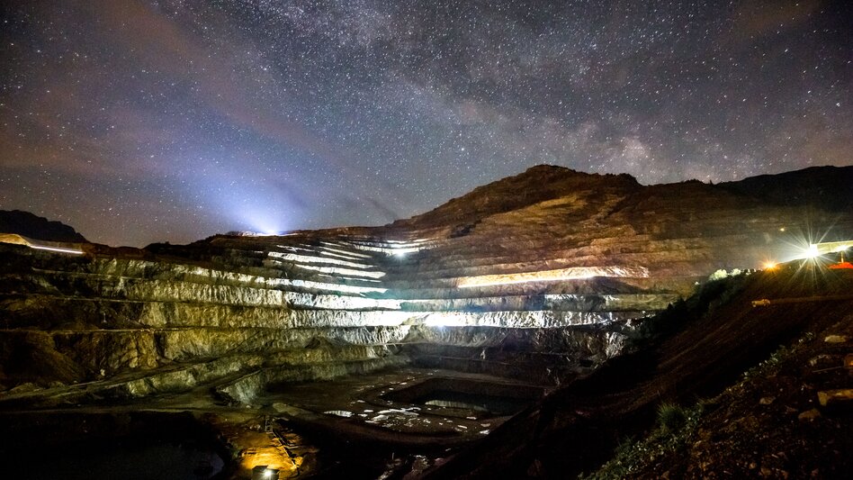 Der Erzberg bei Nacht | © VA Erzberg