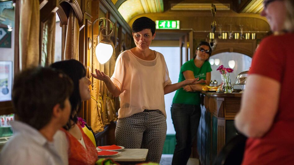 Im Cafewaggon | © Busreisen Steiermark
