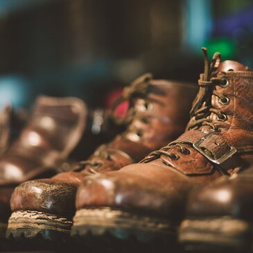 Wintersportmuseum - alte Schuhe | © WinterSportmuseum