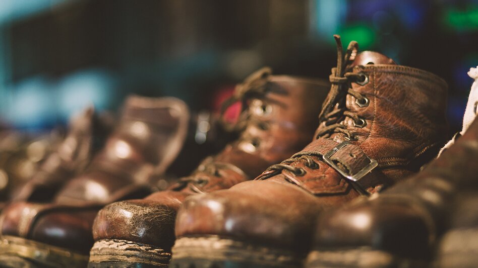 Wintersportmuseum - alte Schuhe | © WinterSportmuseum