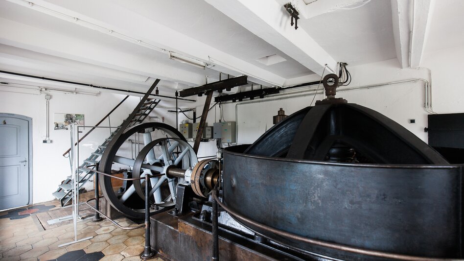 Kraftwerksführung mit Besichtigung des Turbinenhauses | © Busreisen Steiermark