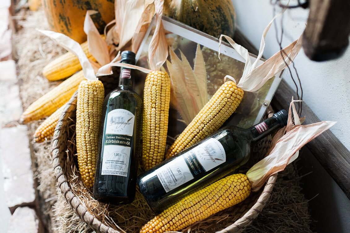 Kürbiskernöl in der Flasche | © Busreisen Steiermark | Alexander Rauch | © Busreisen Steiermark