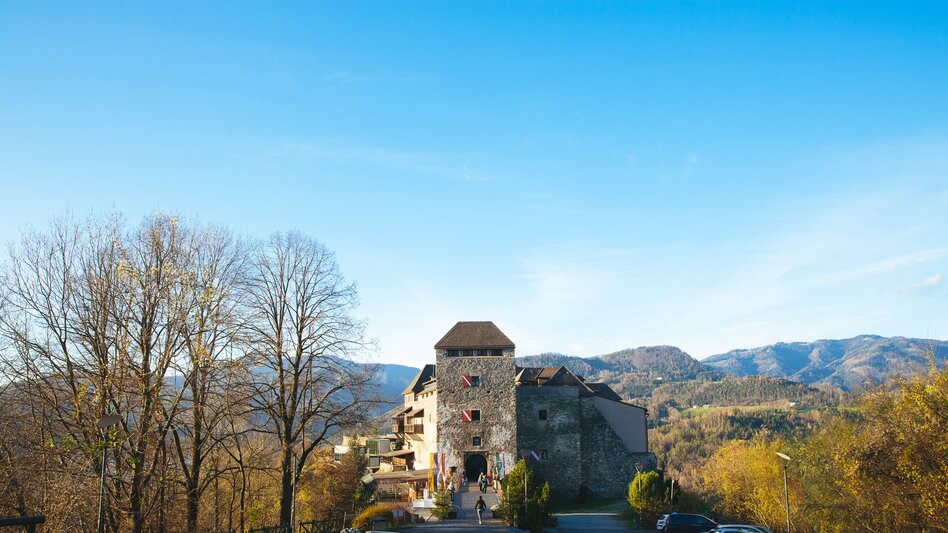 Aussenansicht und Eingangsbereich | © Burg Oberkapfenberg