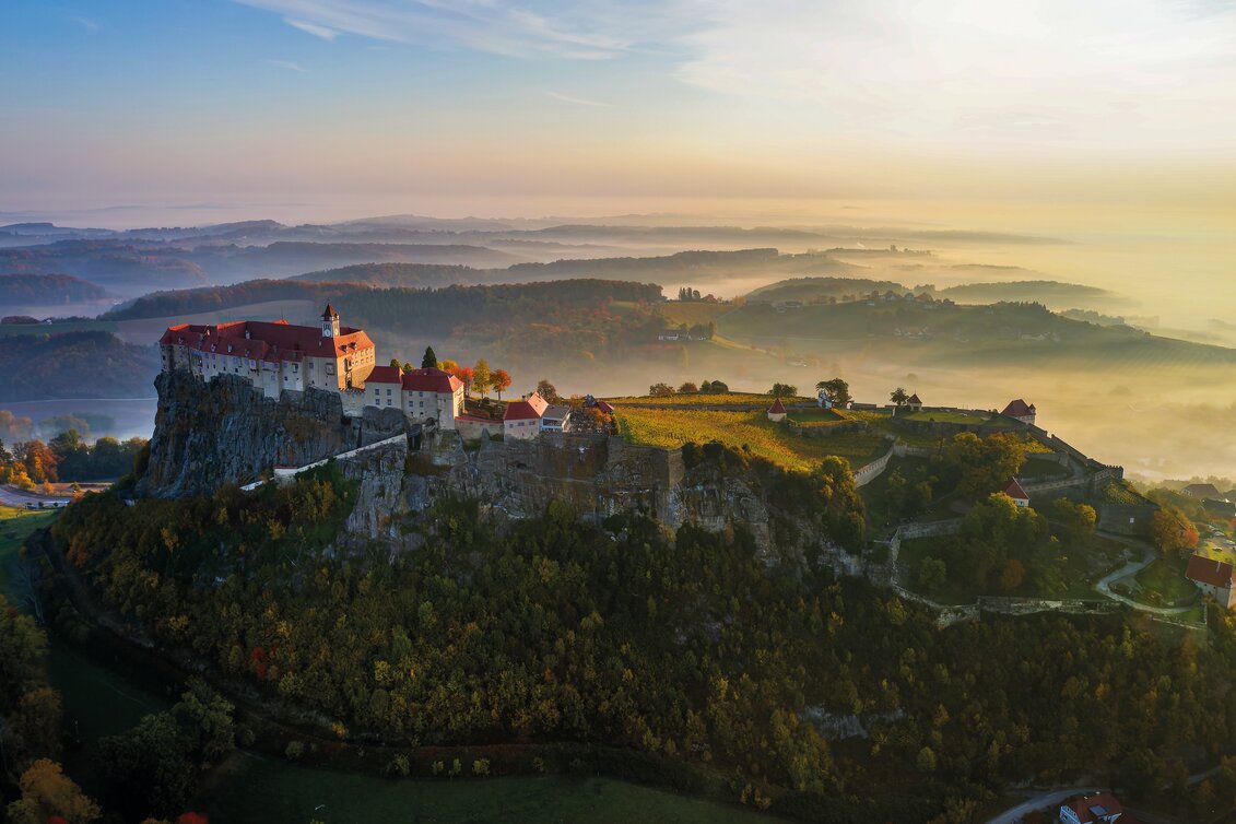 Mystische Riegersburg im Herbst | © Burg Riegersburg | Rudolf Ferder | © Burg Riegersburg