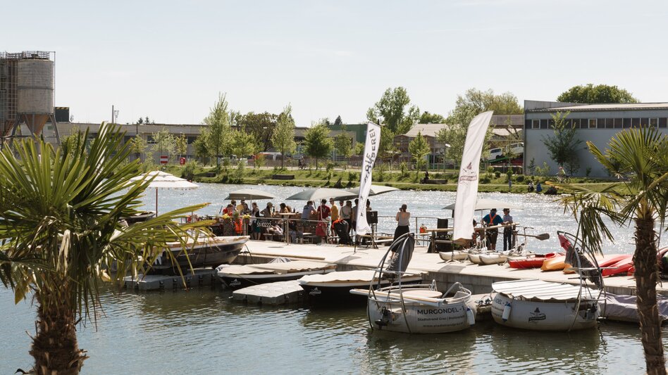 Start / Ziel der Floßrundfahrt am Stadtstrand Graz | © Die Flößerei