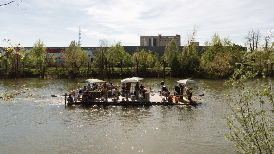 Mit Blick auf viel Grün durch die Landeshauptstadt | © Die Flößerei