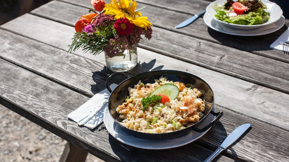 Köstliche Hausmannskost im Museumsgasthaus | © Busreisen Steiermark
