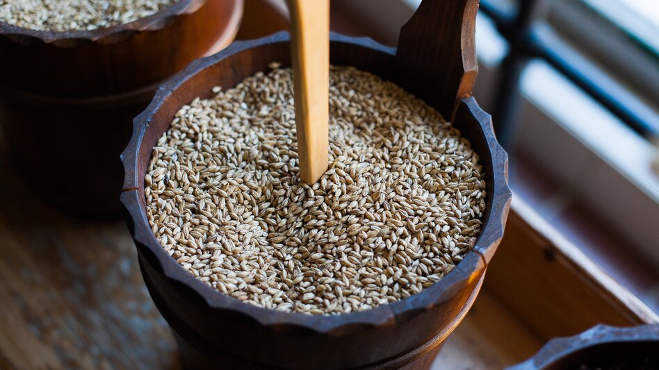 Rohstoffe zum Bierbrauen im Topf | © Busreisen Steiermark