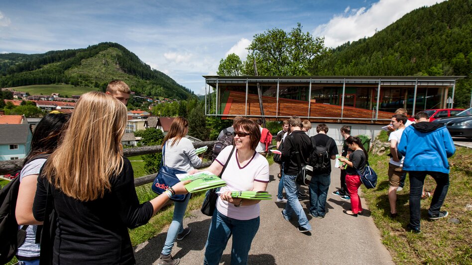 Holzweltbüro mit Holzweltbotschafterin | © Holzwelt Murau