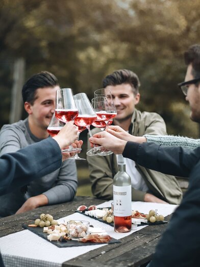 Ihre Gruppe erwartet eine kompetente und unterhaltsame Führung & Verkostung | Alexandra Wölfler | © Kühbrein