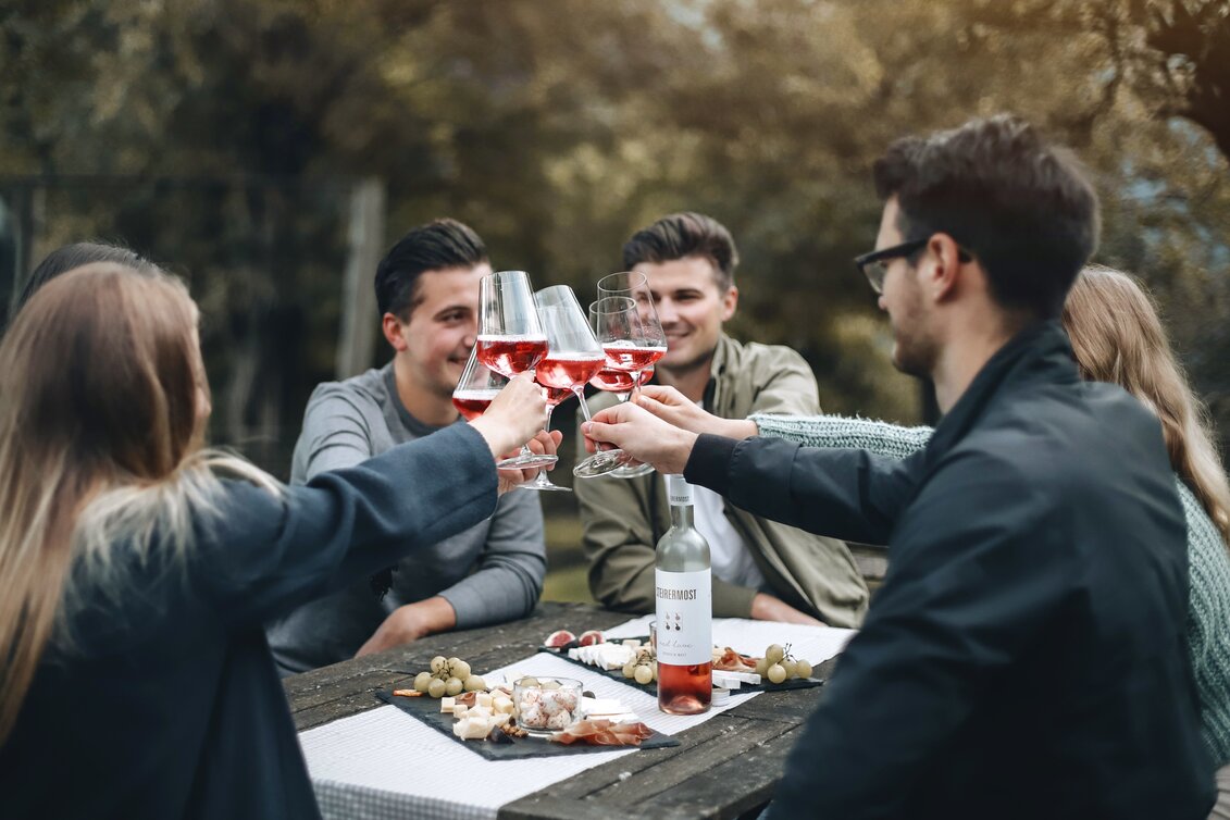 Ihre Gruppe erwartet eine kompetente und unterhaltsame Führung & Verkostung | © Kühbrein | Alexandra Wölfler | © Kühbrein