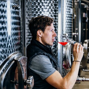 Mostsommelier David Kargl | Freilichtmomente - Sabrina Stummer | © Kühbrein