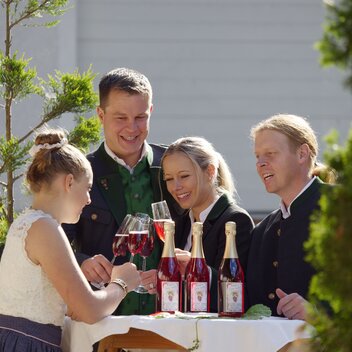 Verkostung vom Schaumwein - L'uva bella | Werner Steinkellner | © Obsthof Pieber