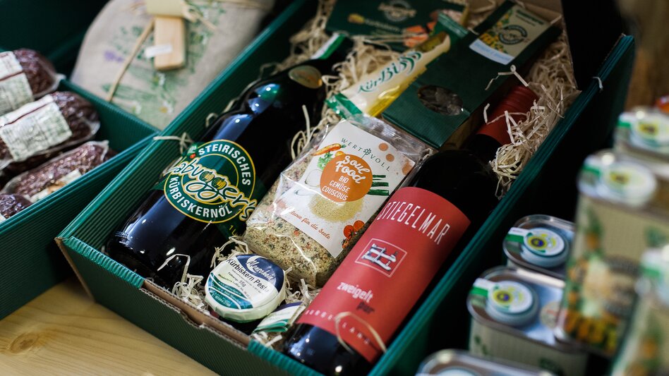 Geschenkkarton mit Kürbisprodukten von Labugger | © Busreisen Steiermark