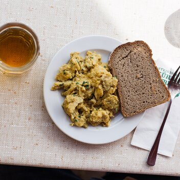 Kürbiskernöleierspeise mit Bauernbrot | Alexander Rauch | © Busreisen Steiermark