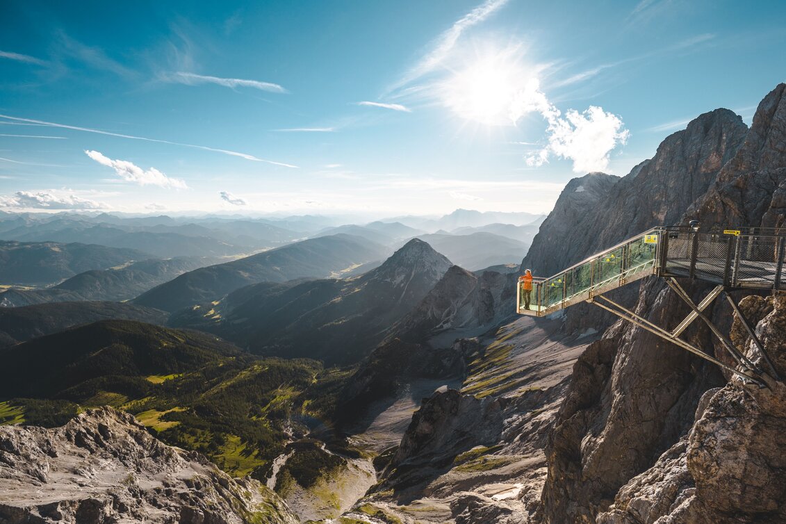 Weitblick von der Treppe ins Nichts auf dem Dachstein Gletscher | © Planai-Hochwurzen-Bahnen | Mathäus Gartner | © Planai-Hochwurzen-Bahnen