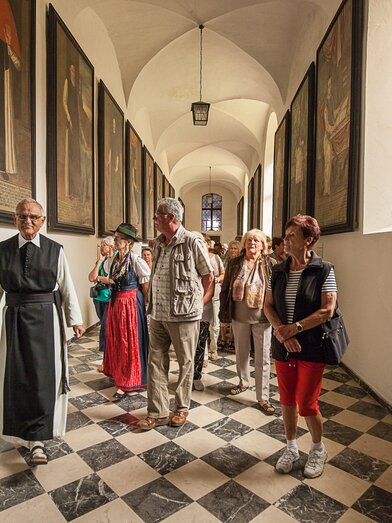 Führung mit Pater August | Alexander Rauch | © Busreisen Steiermark