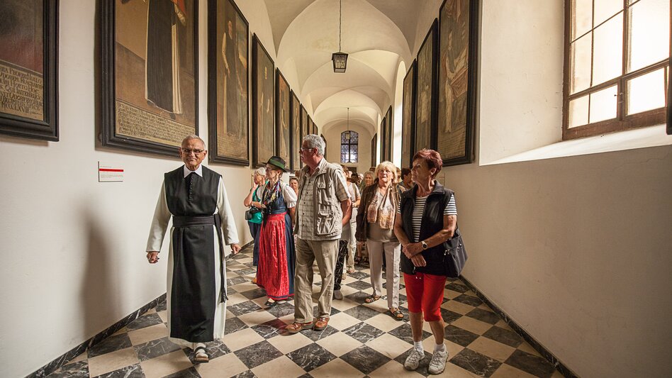 Führung mit Pater August | © Busreisen Steiermark