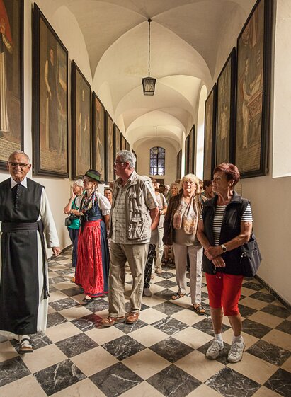 Führung mit Pater August | Alexander Rauch | © Busreisen Steiermark