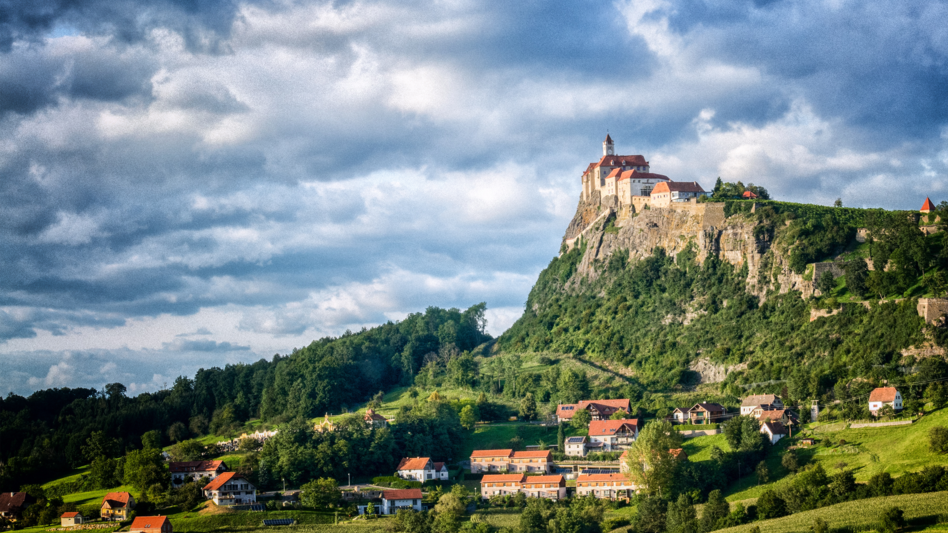 Ihre Gruppen nächtigen am Fuße der imposanten Riegersburg | © Alex G. Photography