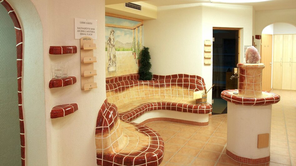 Wellnessoase mit Saunen, Dampfbad und Salzgrotte | © Der Stockinger