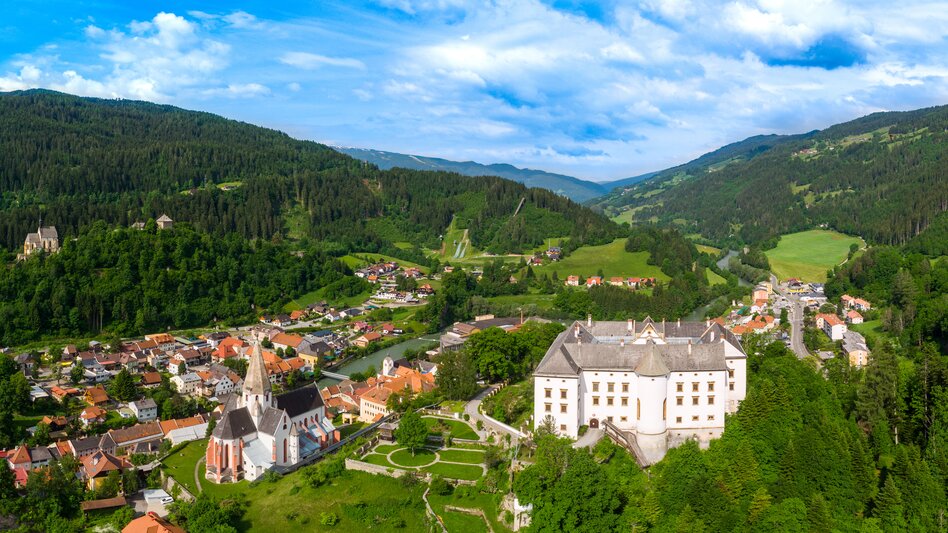 Blick auf die Stadt Murau mit gleichnammigem Schloss | © TVB Murau 