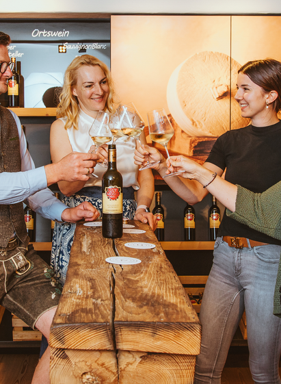 Weinverkostung im Wein-Genuss-Laden | webquartier | © RMSW GmbH