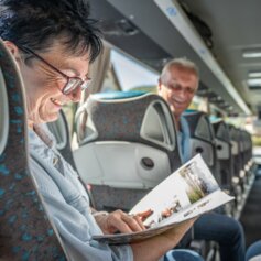 Lektüre Bus-Magazin im Reisebus | © Busreisen Steiermark