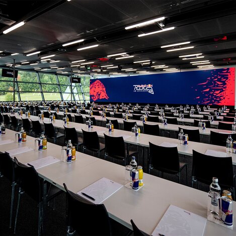 Red Bull Ring – Red Bull Wing mit LED-Wall | © Armin Walcher