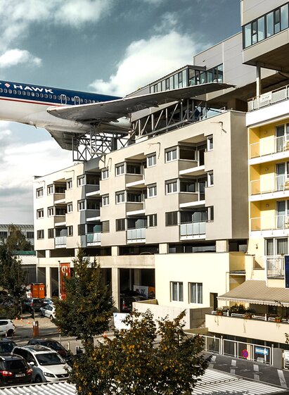 Flugzeug auf dem Hoteldach | © NOVAPARK Flugzeughotel 