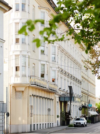 © Florian Weitzer Hotels & Restaurants | Florian Weitzer Hotels & Restaurants