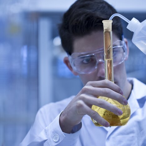 Konzentration bei der Arbeit | © dieindustrie.at | Mathias Kniepeiss