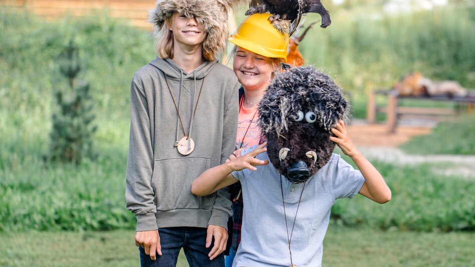 Kinder beim Verkleiden | © TG-Fotozone