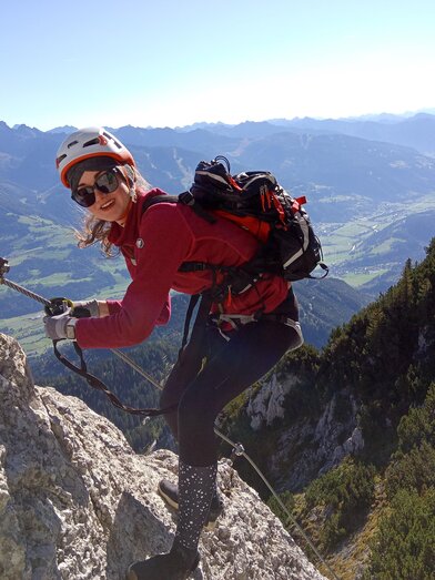 Mädchen am Klettersteig | © BAC Best Adventure Company