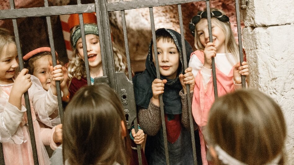 Kinder im Gefängnis der Burg Oberkapfenberg | © Burg Oberkapfenberg | Peter Matauschek