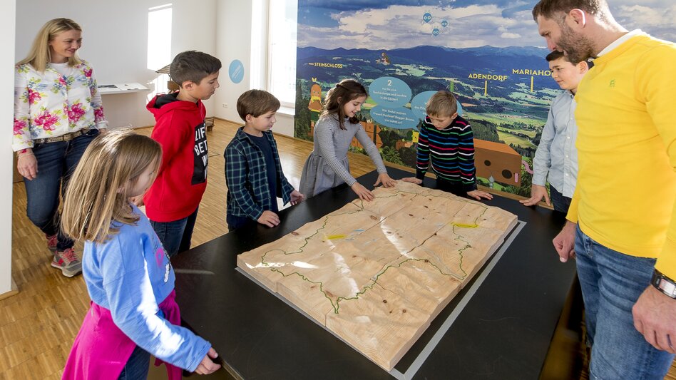 NaturLese-Markt Neumarkt - Kinder bei der Führung | © TVB Naturpark Zirbitzkogel-Grebenzen