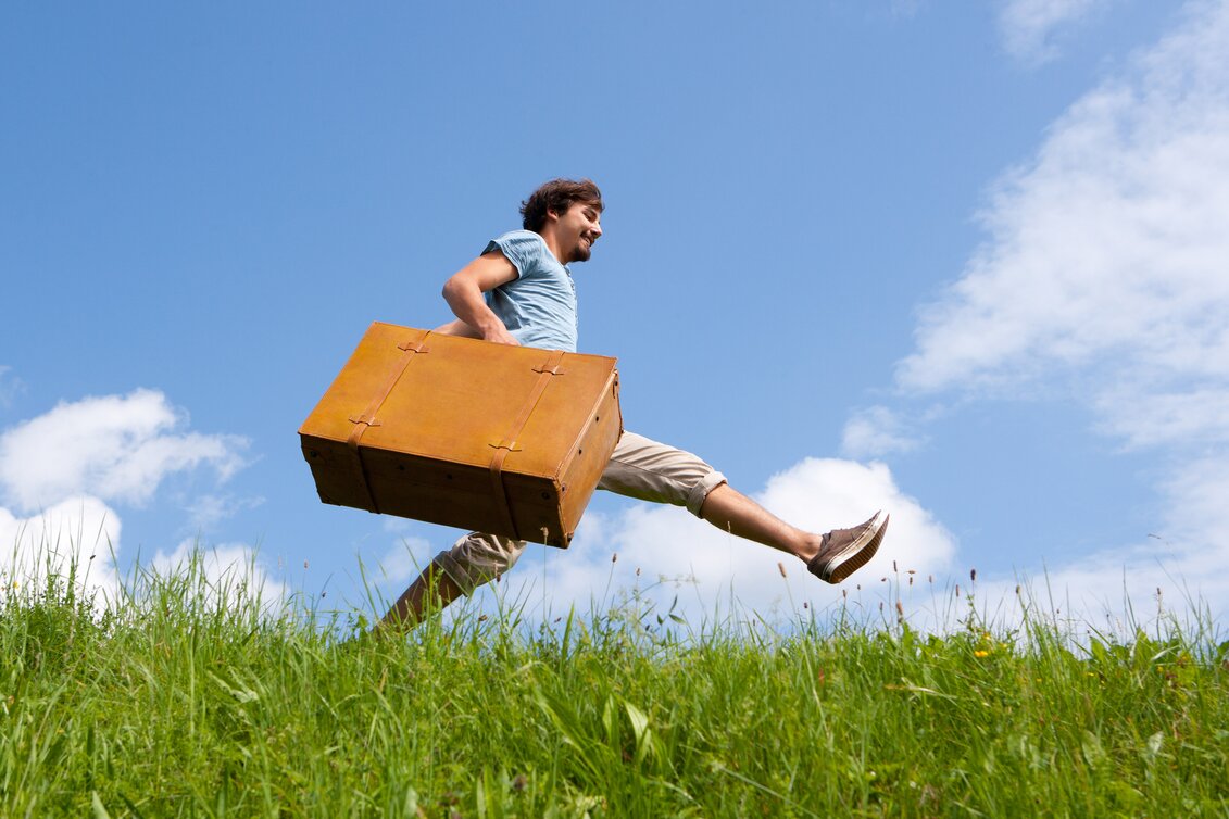 Junger Mann mit Koffer | © Steiermark-Tourismus | Wolfgang Weinhäupl