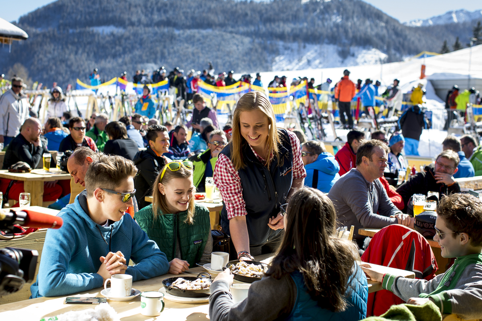 Mittagspause beim Skifahren | © Steiermark-Tourismus | Tom Lamm
