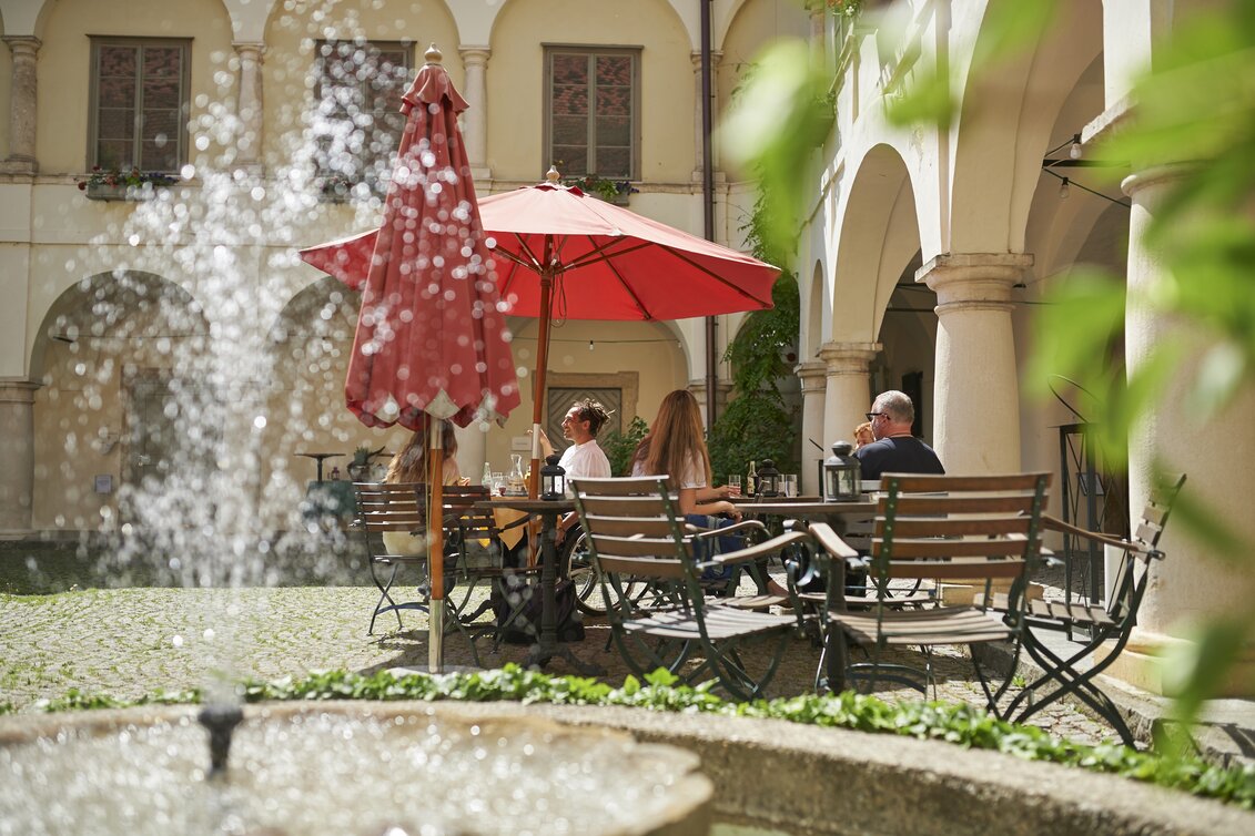 Courtyard Bildungshaus Retzhof | © Tomo Jesenicnik | Tomo Jesenicnik