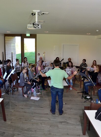 Seminarraum mit Musikern | Elisabeth Dornbusch | © Puttererschlössl