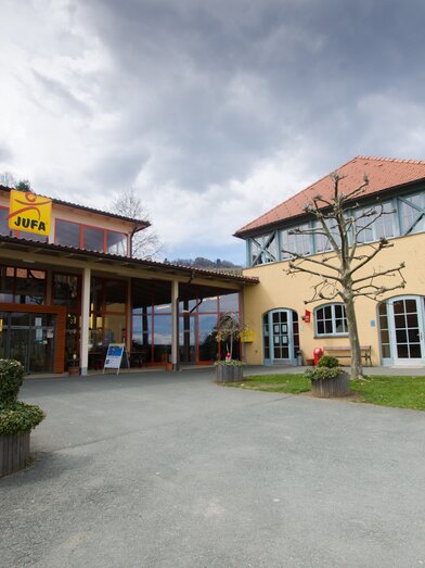 Hotelansicht vom JUFA Hotel Deutschlandsberg Sport-Resort | © JUFA | Schiefer